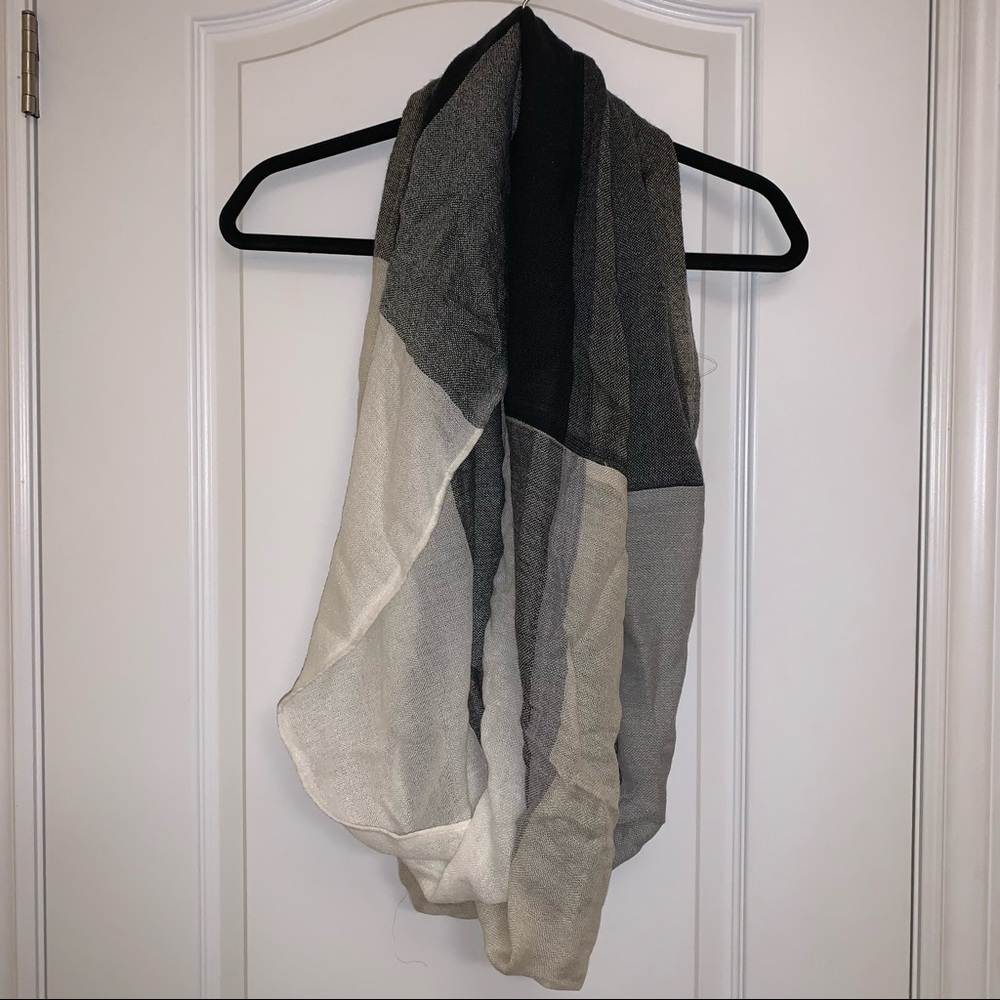 H&M WHITE AND GREY PLAID INFINITY SCARF